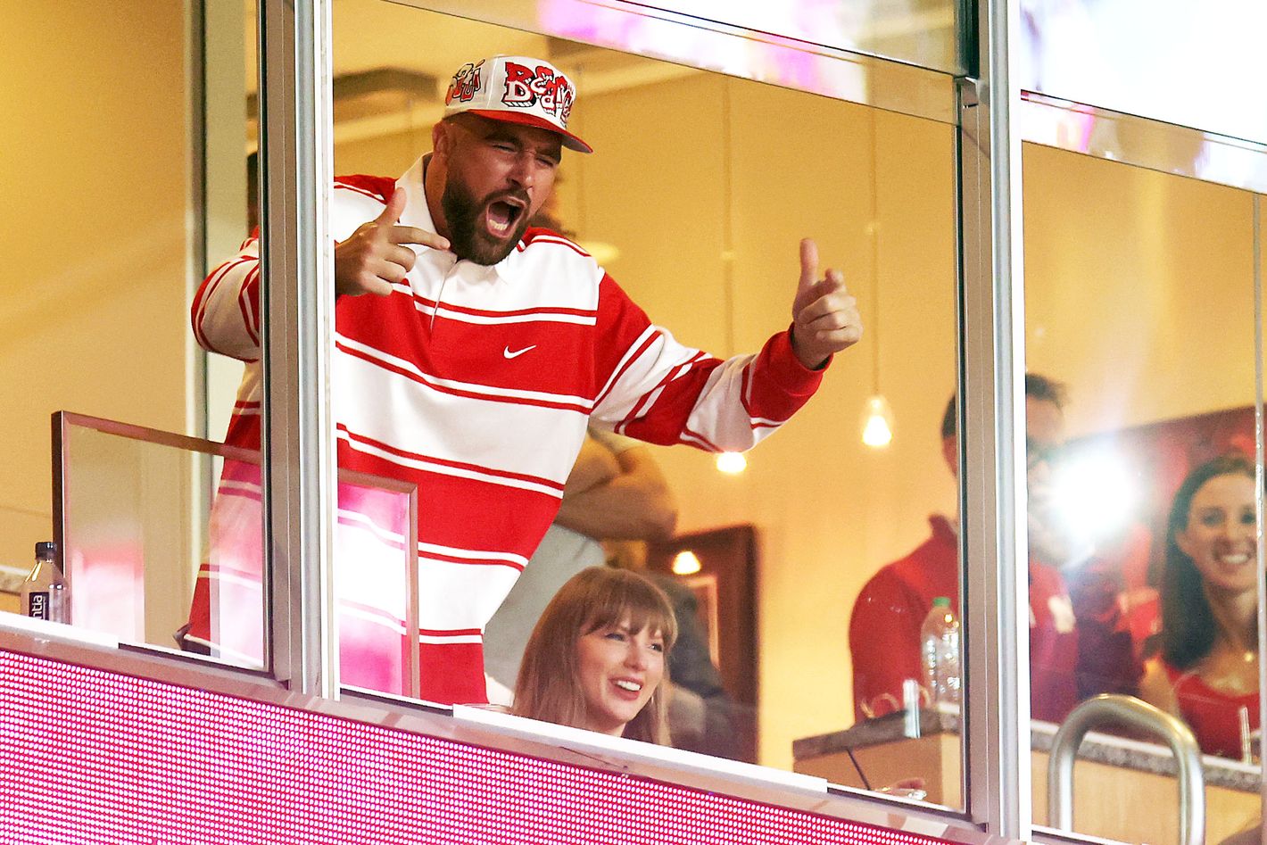 Taylor Swift Finally Showed Off Her Ring in Public