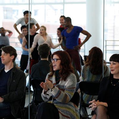 SMASH -- Pilot -- Pictured: (l-r) seated, Christian Borle as Tom Levitt, Debra Messing as Julia Houston, Anjelica Huston as Eileen Rand (in mirror, center) Megan Hilty as Ivy Lynn -- Photo by: Will Hart/NBC