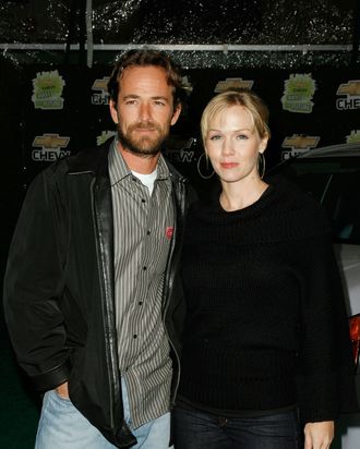 Actor Luke Perry and actress Jennie Garth arrive at Chevy Rocks The Future at the Buena Vista Lot at The Walt Disney Studios on February 19, 2008 in Burbank, California.