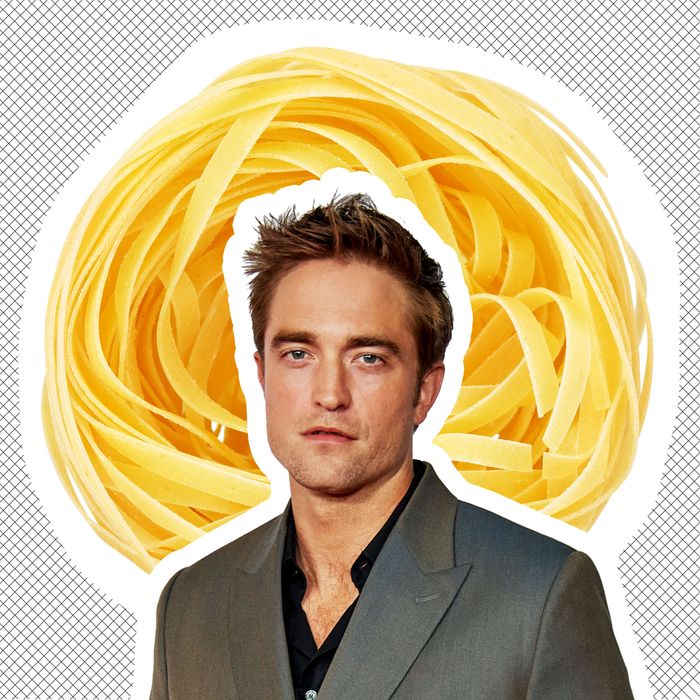 E96dd1199c8a3ceb28e5376eb25c226ade Robert Pattinson Pasta.rsquare.w700 