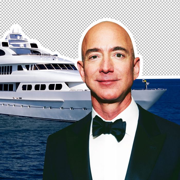 jeff bezos yacht carbon footprint