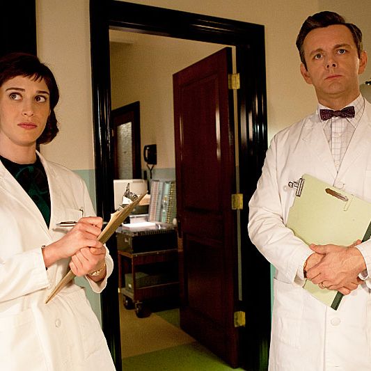 Lizzy Caplan as Virginia Johnson and Michael Sheen as Dr. William Masters in Masters of Sex (season 1, episode 9) - Photo: Patrick Wymore/SHOWTIME - Photo ID: MastersofSex_109_0776
