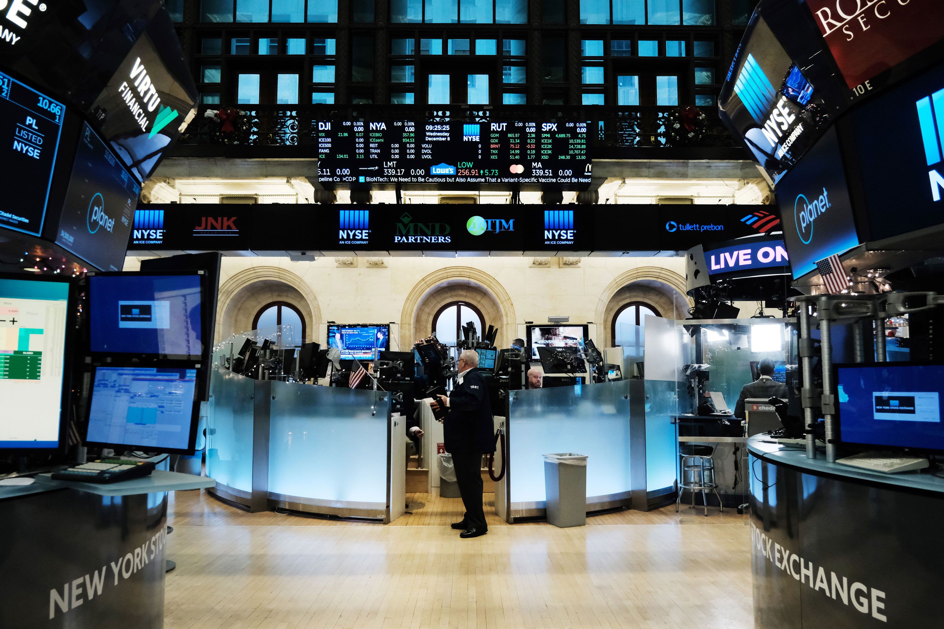 Nyse Trading Floor Empty