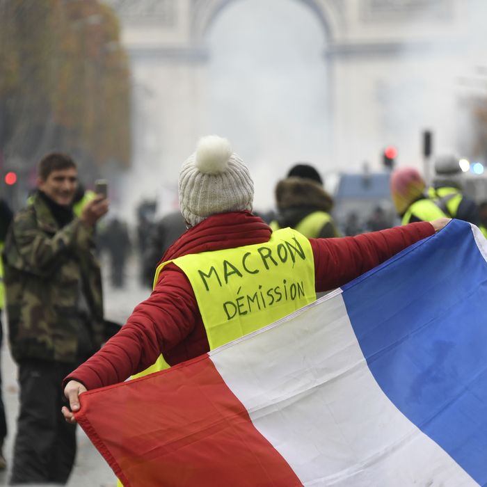 paris yellow vest protest