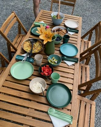 Bargain outdoor dining accessories
