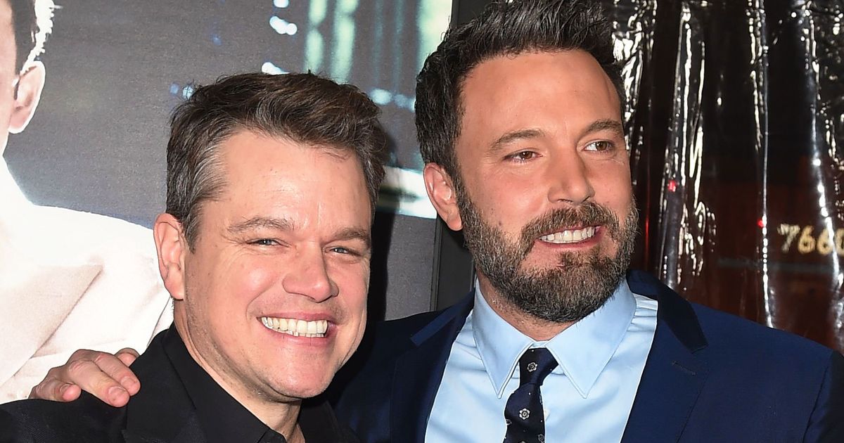 やっと！マット・デイモンはベン・アフレックの背中のタトゥーで沈黙を破る