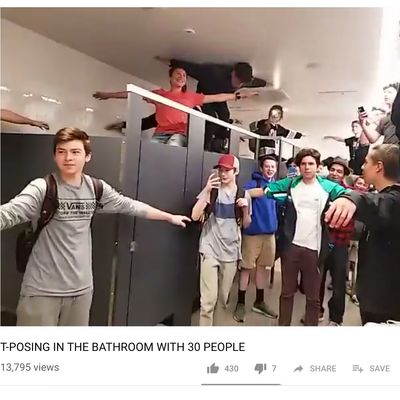 GEN MEMES I How to Increase Your Social Status at School Assert your  dominance. T-posing will let other studenis know you are superior. - iFunny  Brazil