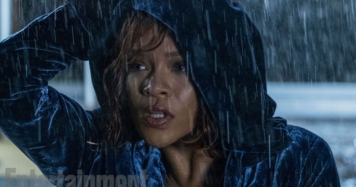 欣賞 Rihanna 的 Marion Crane 在雨中前往的路上貝茲汽車旅館