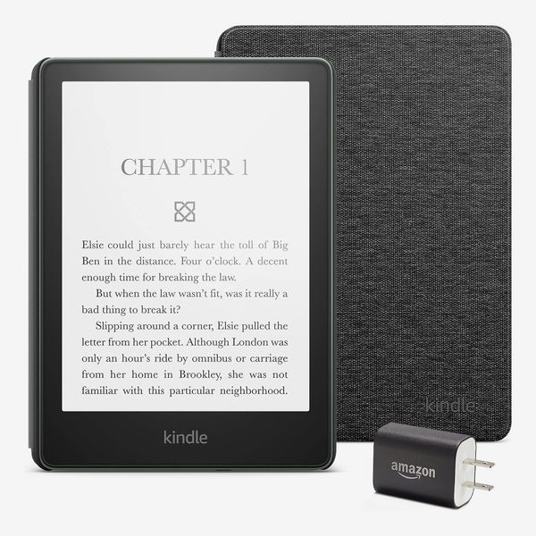 Kindle Paperwhite Essentials Bundle - 16 GB