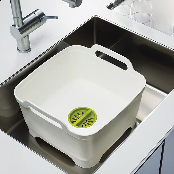 Joseph Joseph Wash Drain Dishwashing Tub Review 2020 The Strategist   Afa89e0e9526212f810050c0da0e839ef0 Dish Tub Lede 1.rsquare.w700 