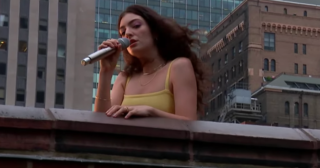 [WATCH] Lorde Performs Solar Power Live from Late Show Roof