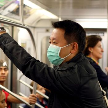 Kenny Tsang wears a protective face mask while riding the subway in New York, USA, 29 April 2009. 