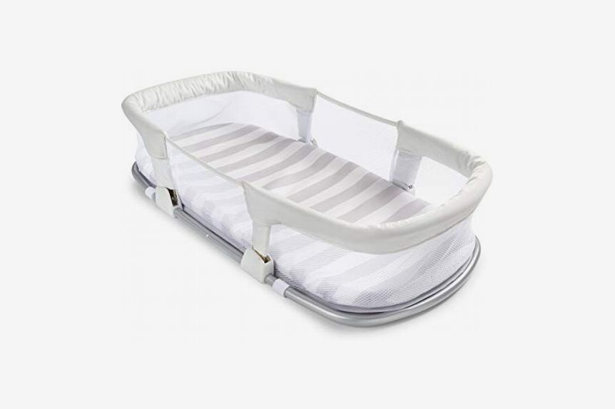 co sleeper bassinet attaches to bed