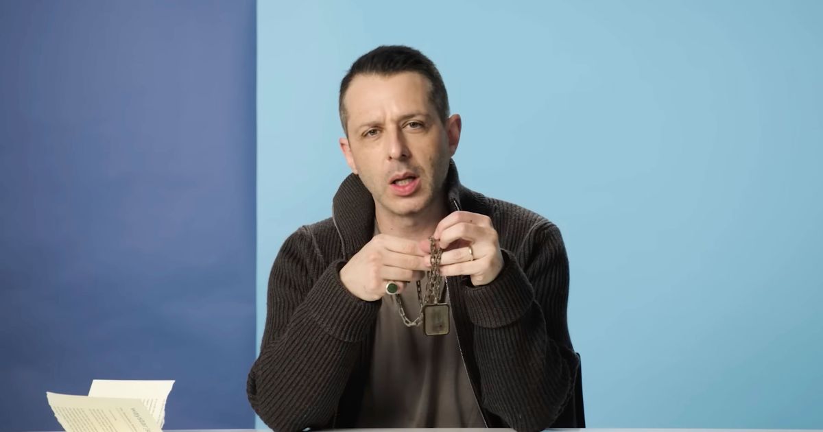 Jeremy Strong ‘GQ’ Video ’10 Things’: How Many Things?

End-shutdown