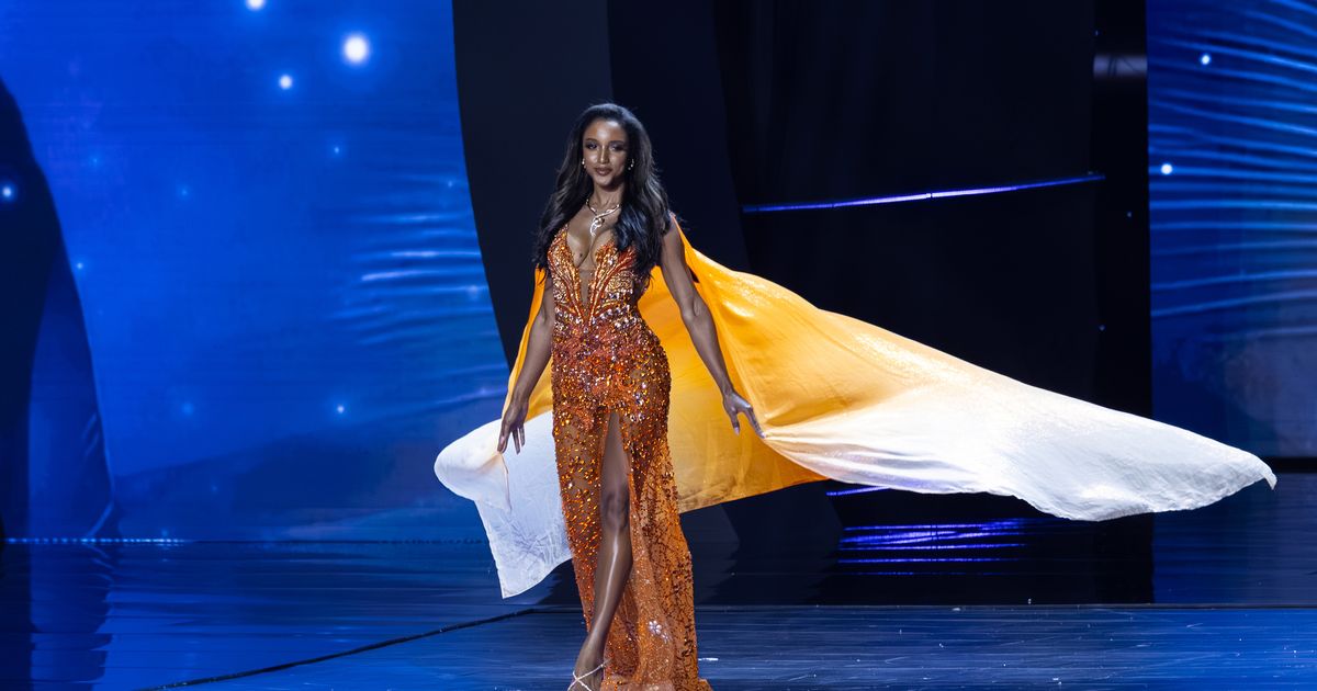 Miss Jamaica Took a Nasty Fall at the Miss Universe Pageant