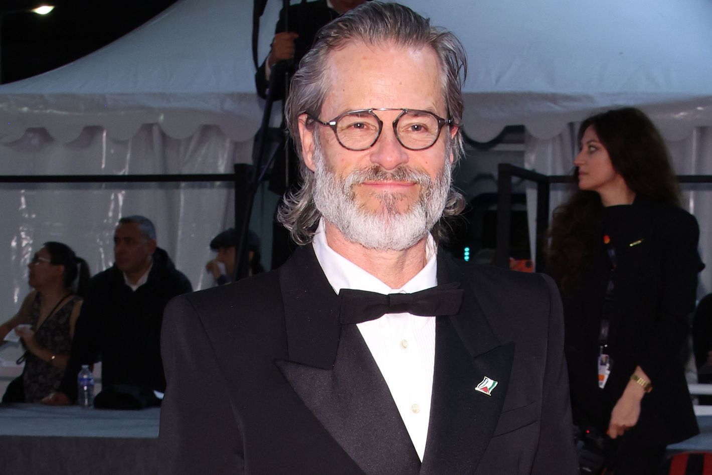 Vanity Fair France Très Désolé for Editing Out Guy Pearce’s Palestinian Flag Pin