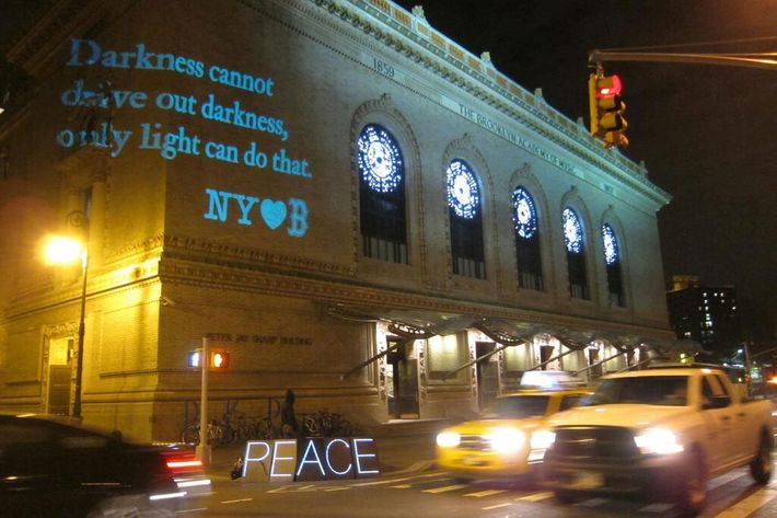 Boston Marathon: Yankees play 'Sweet Caroline' to honor bombing victims 