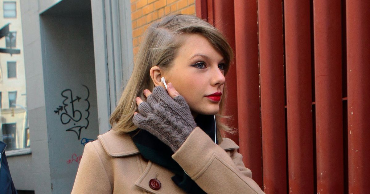 Taylor Swift Finally Reveals What Her Favorite Emoji Is