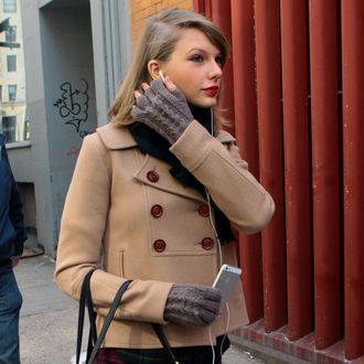 NEW YORK, NY - MARCH 27: Taylor Swift is seen as she goes for a stroll on March 27, 2014 in New York City. (Photo by Ignat/Bauer-Griffin/GC Images)
