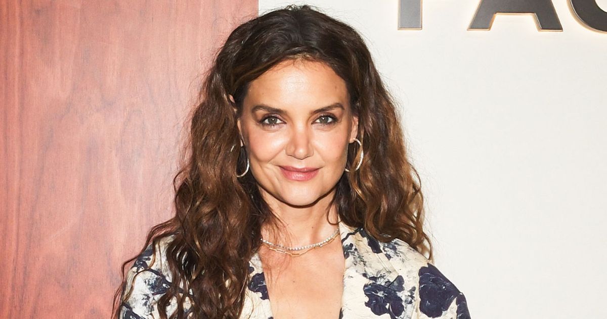 Katie Holmes’s Styling Has Everybody in a Chokehold Again