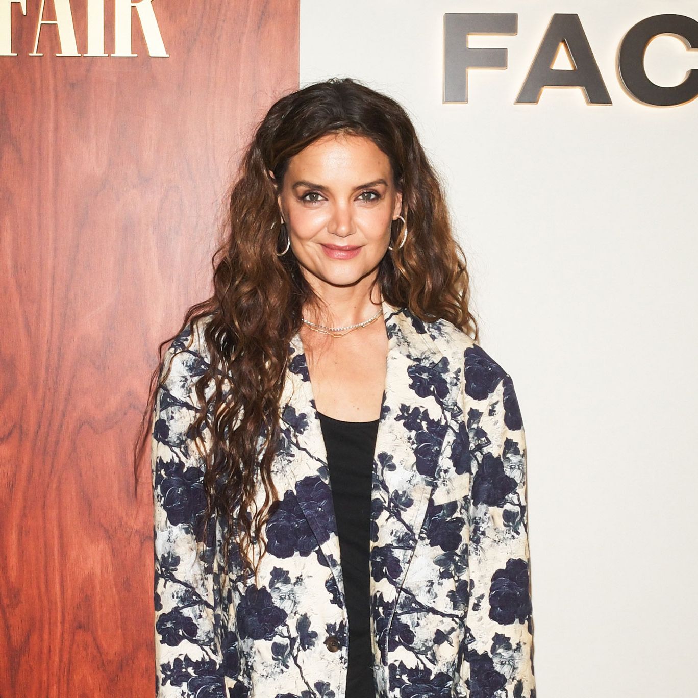 Portada De Katie Holmes Elle Cabello 2024