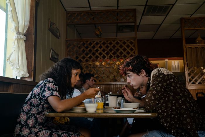 Taylor Russell (left) as Maren and Timothée Chalamet (right) as Lee in BONES AND ALL, directed by Luca Guadagnino, a Metro Goldwyn Mayer Pictures film. Credit: Yannis Drakoulidis / Metro Goldwyn Mayer Pictures © 2022 Metro-Goldwyn-Mayer Pictures Inc. All Rights Reserved.