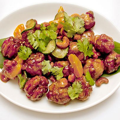 高酒酱鸭配杏、烤腰果和香菜