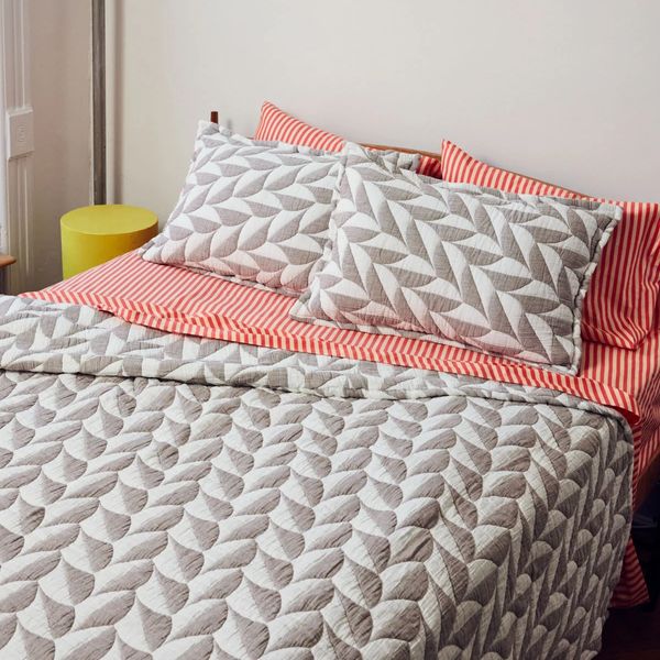 Dusen Dusen Scallop Coverlet Set - Queen
