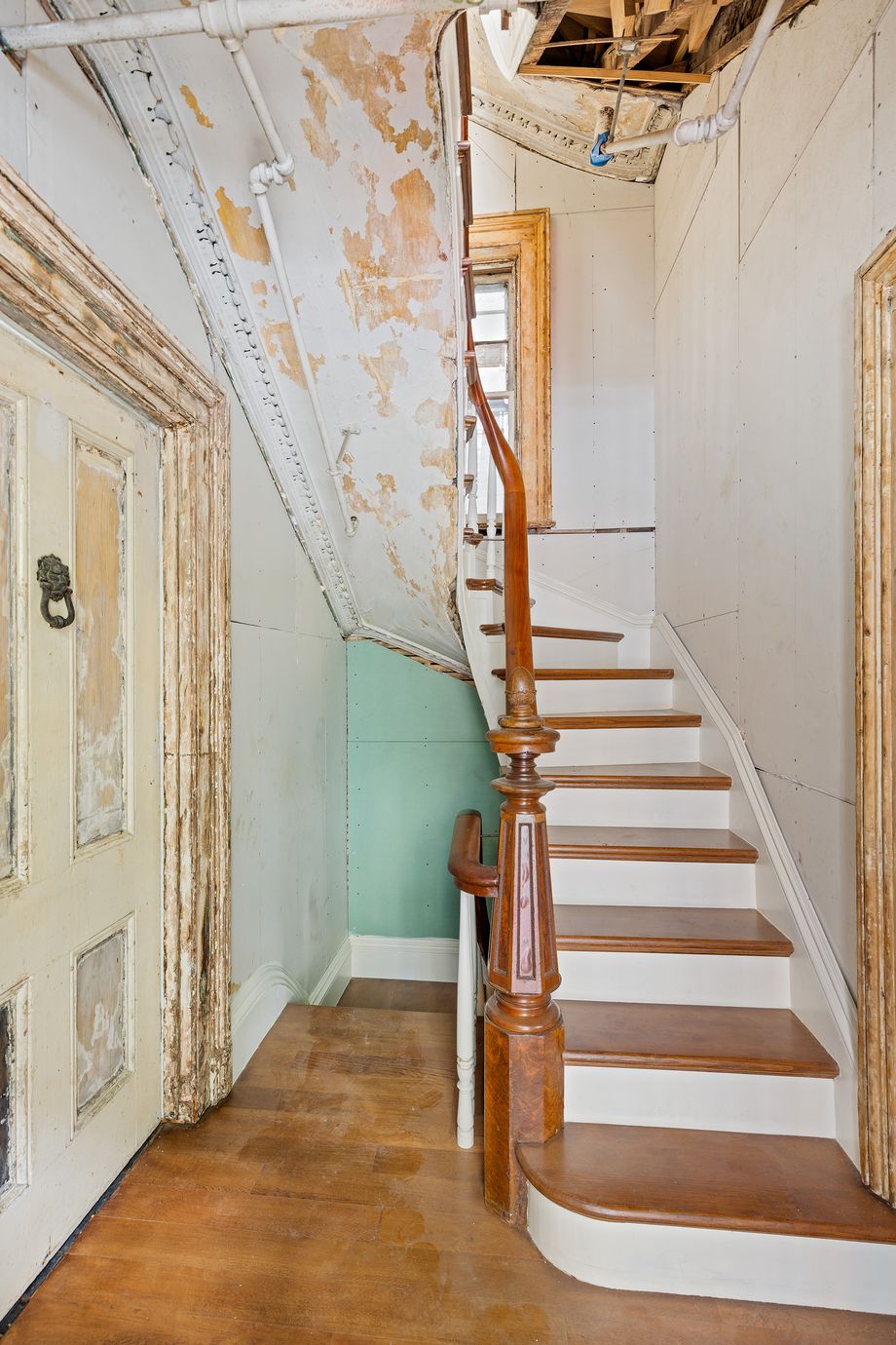 Lee B. Anderson's Gothic Townhome at 35 Stuyvesant Street