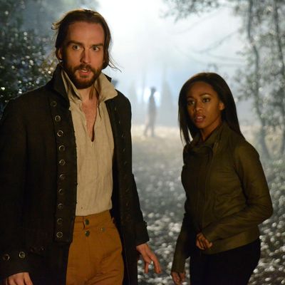 SLEEPY HOLLOW: Ichabod Crane (Tom Mison, L) and Lt. Abbie Mills (Nicole Beharie, R) search for clues in the 