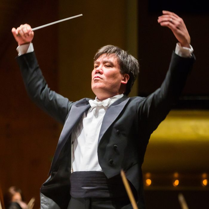 Alan Gilbert conducts the New York Philharmonic in all Nielsen program at Avery Fisher Hall, 3/12/14. Photo by Chris Lee