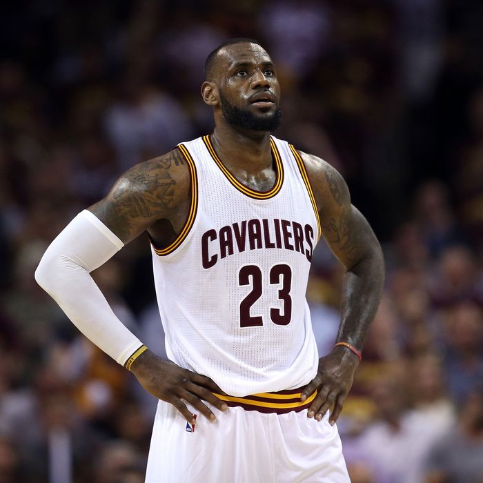 LeBron James Signs With Warner Bros.; Commence Holding Breath for Space ...