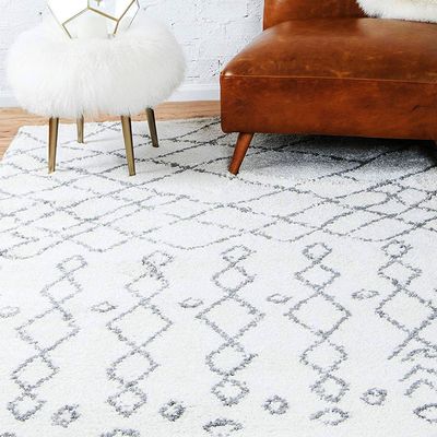 SAFAVIEH Handmade Abstract Lottie Modern Wool Rug - 8' Round - Ivory/Beige