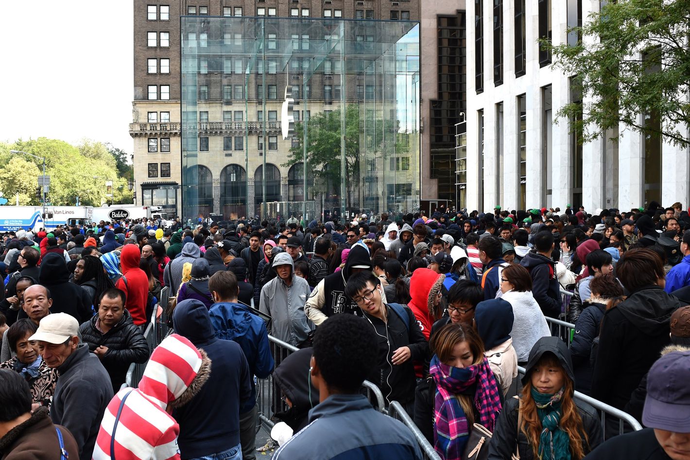 Inside Apple's redesigned 'cube' store in New York City