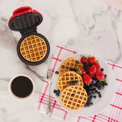 Review: The $10 Dash Mini Waffle Maker Is Actually Pretty Great