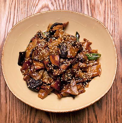 香菇面配蒜苗和老抽