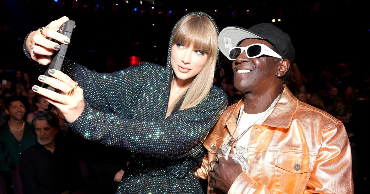 鐘錶愛好者 Flavor Flav 證明他是第一名 Swiftie