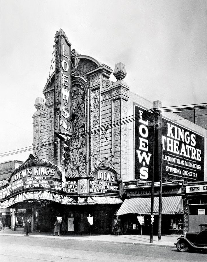 Kings theatre. The first movie Theaters in America. Pit in the Theatre.