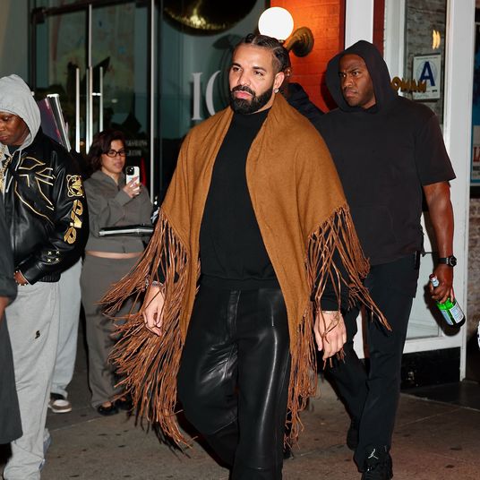 Drake enjoys an early birthday dinner in NYC