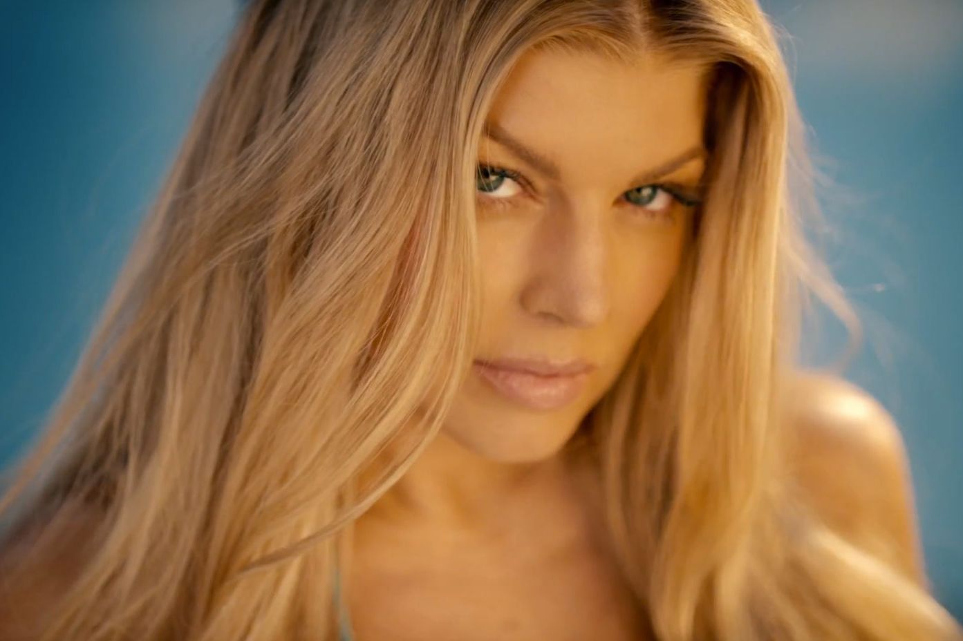 Fergies New Video for L.A.LOVE (la la