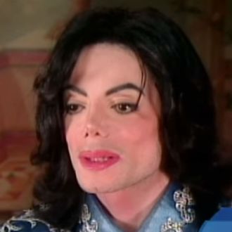 michael jackson looks like a woman