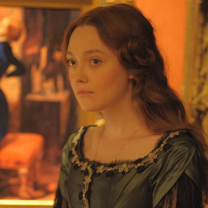 Movie Review Dakota Fanning Plays A Jilted Wife In The Gorgeous But One Note Effie Gray