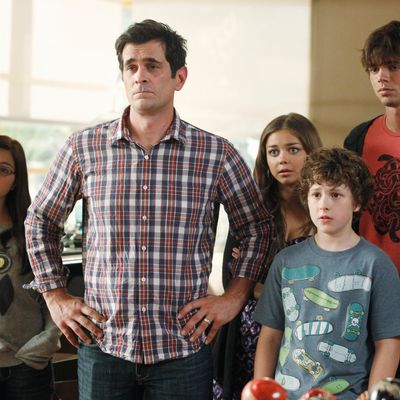 MODERN FAMILY - In the Season 4 premiere, 