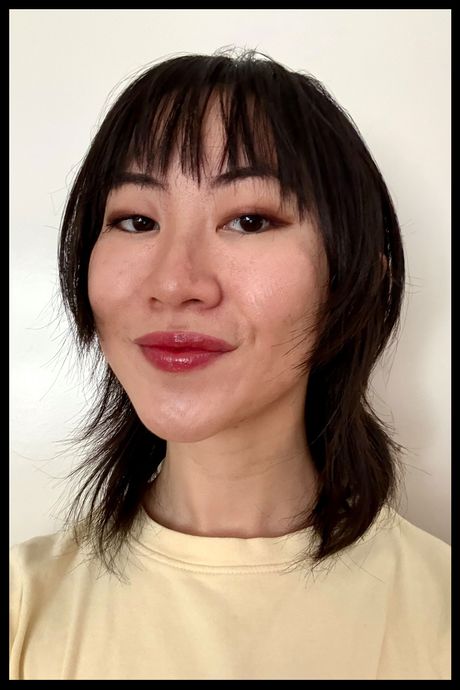 Author wearing Aora's Acaríciame Más Lip Serum.