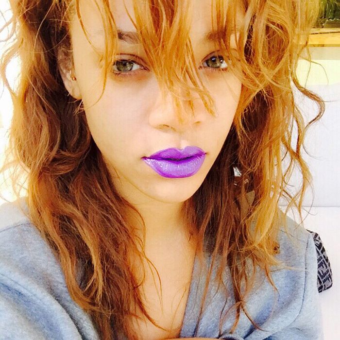 Pictures : Rihanna Makeup - Rihanna Plum Lips Makeup