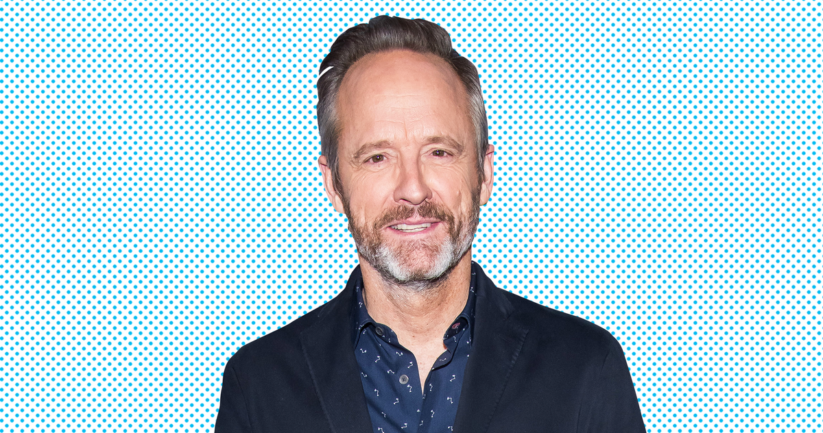 ナルシストを演じる治療中ジョン・ベンジャミン・ヒッキーは彼の特権に立ち向かいます
