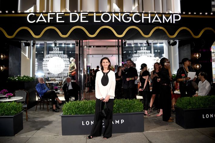 Kendall Jenner Makes us Want to Buy a Longchamp! - DIVINE