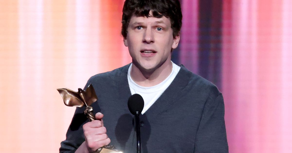 Jesse Eisenberg Shouts Out His Favorite Movie Mogul, Emma Stone