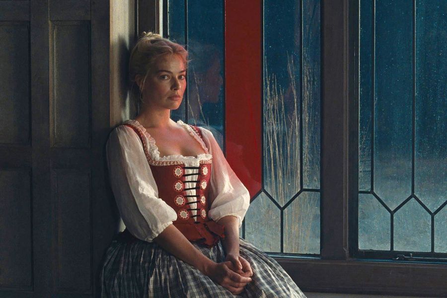 Is Emerald Fennell’s Tumblrized <em>Wuthering Heights</em> Worth Seeing?